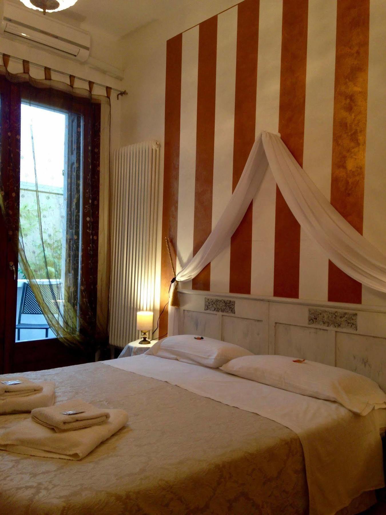 Giulietta E Romeo Hotel เวโรนา ภายนอก รูปภาพ